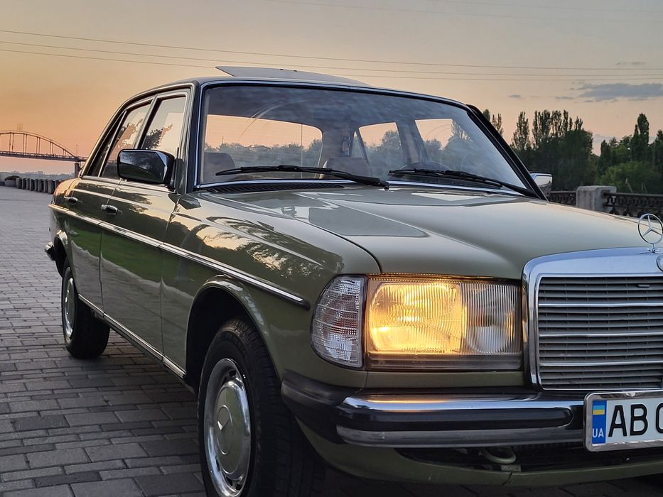 Mercedes. 123  Muzeum Old Cars Cypress Green
