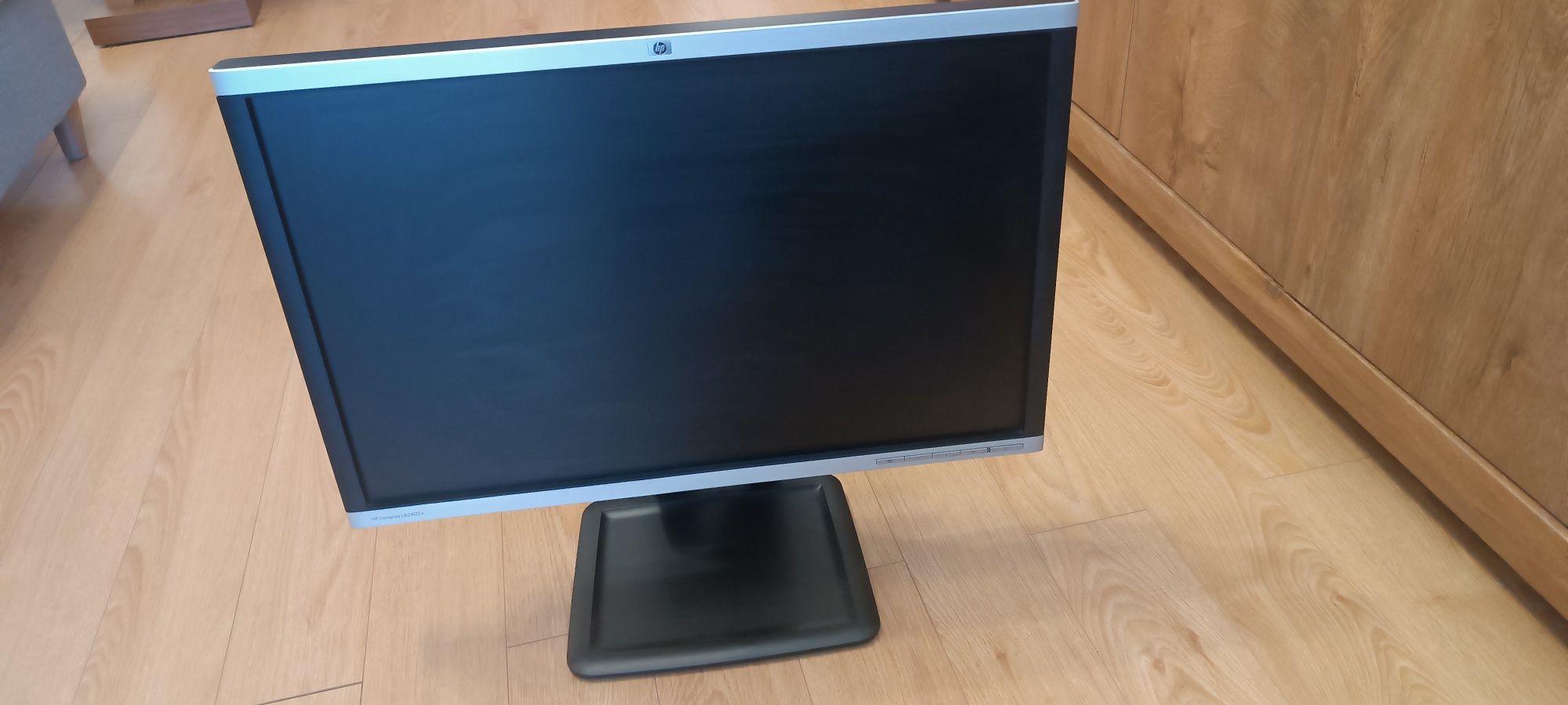 Monitor razem z kablem VGA