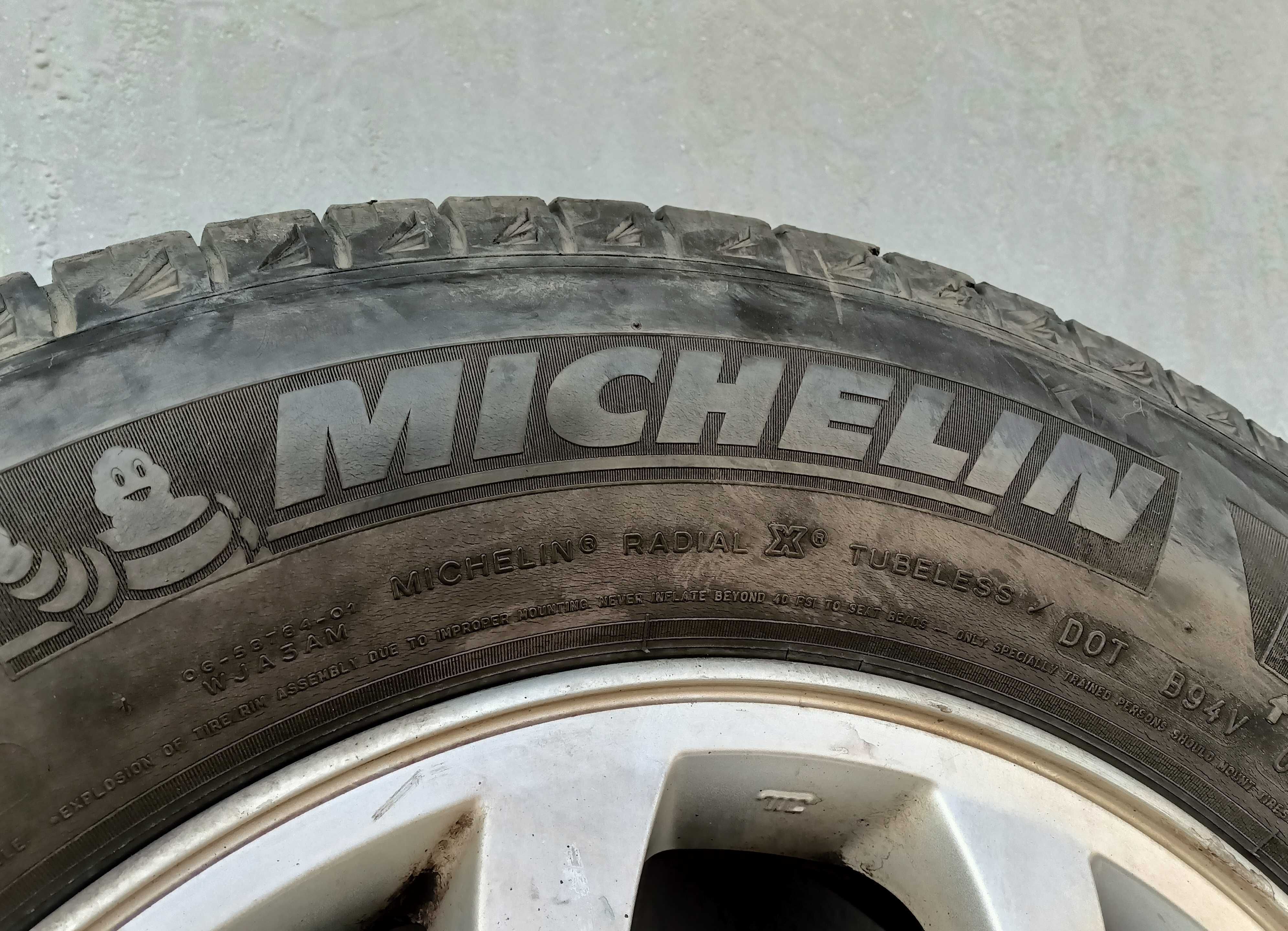 Диски «Hyundai» в отличном состоянии.  Резина «Michelin» ( зима )