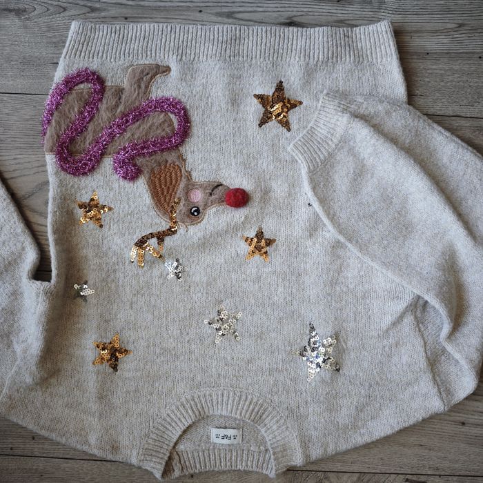 Sweter sweterek świąteczny jamnik F&F bufiasty rękaw r. 134