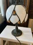 Lampa witrażowa z bursztynem