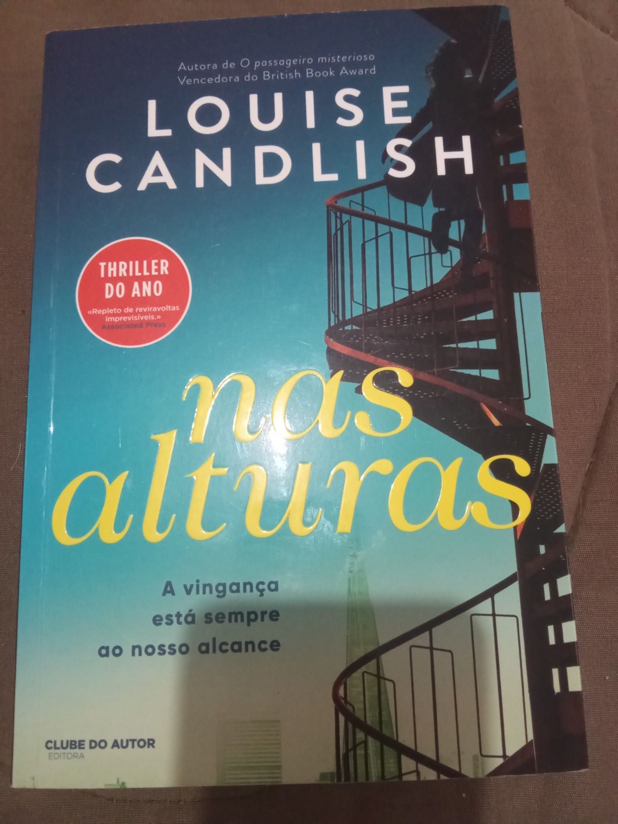 Vendo livro de Thriller