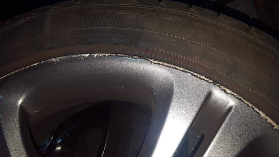 Limpeza e lavagem de viaturasReparação em jantes e plásticos