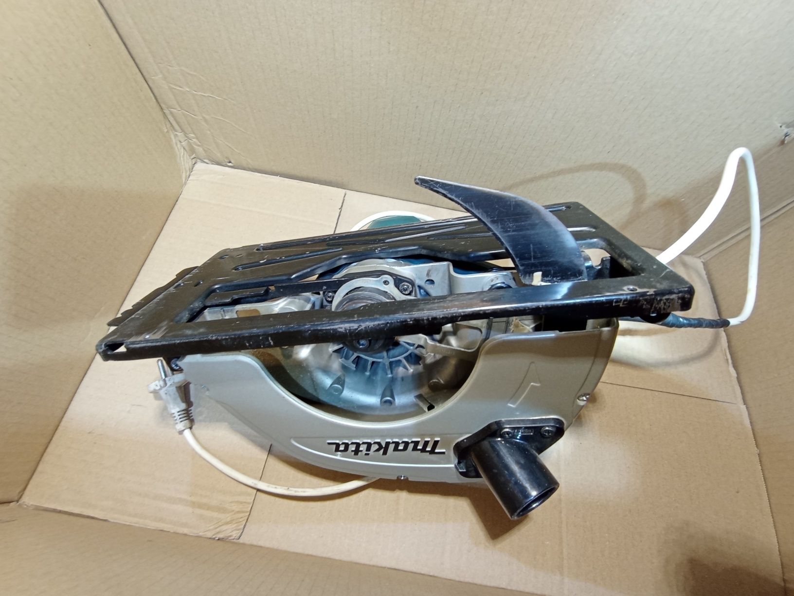 Ручная циркулярка makita