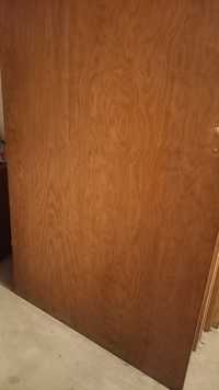 Drzwi drewniane w kolorze orzech/dąb