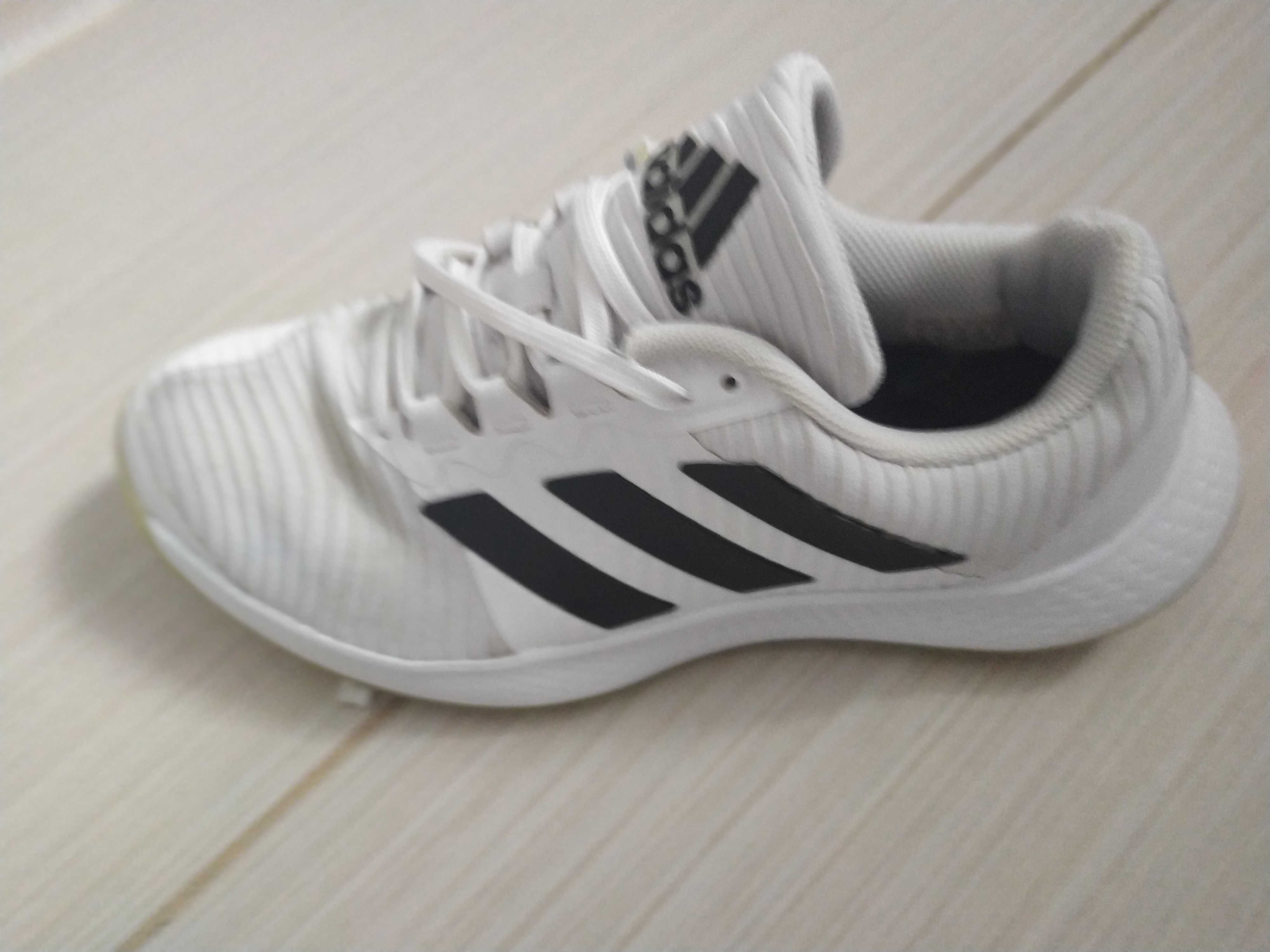 Buty młodzieżowe Adidas Bounce rozmiar 40