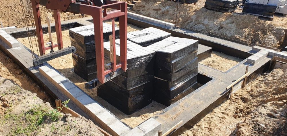 Bloczki betonowe fundamentowe wibroprasowane / Transport HDS / Cement