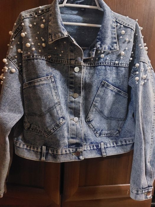 Джинсовка с жемчугом на девочку подростка