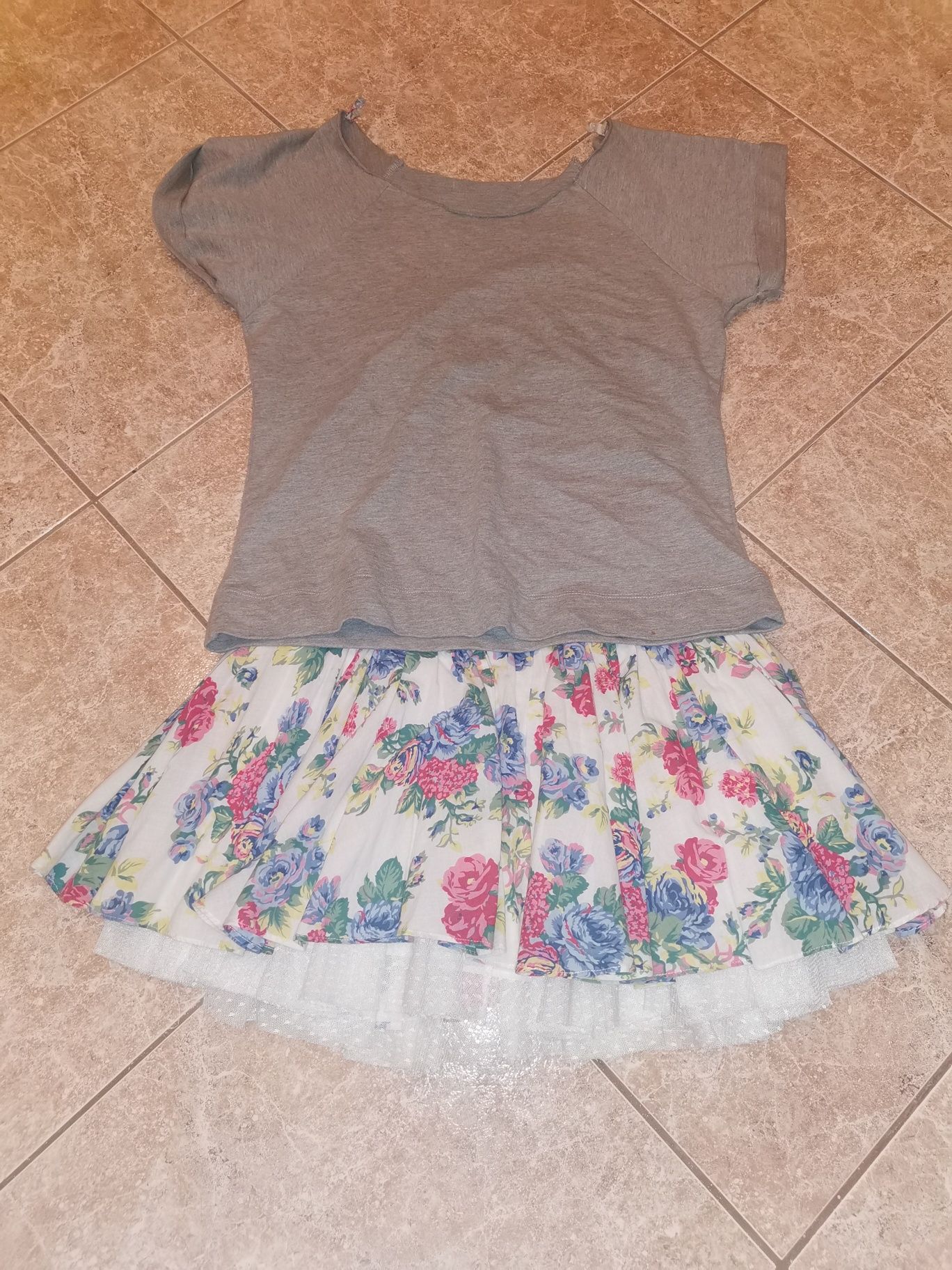 Vestido florido com camisola