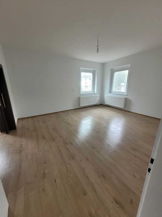 mieszkanie 75m2 , 3 pokoje , kuchnia, łazienka, piwnica, ogródek