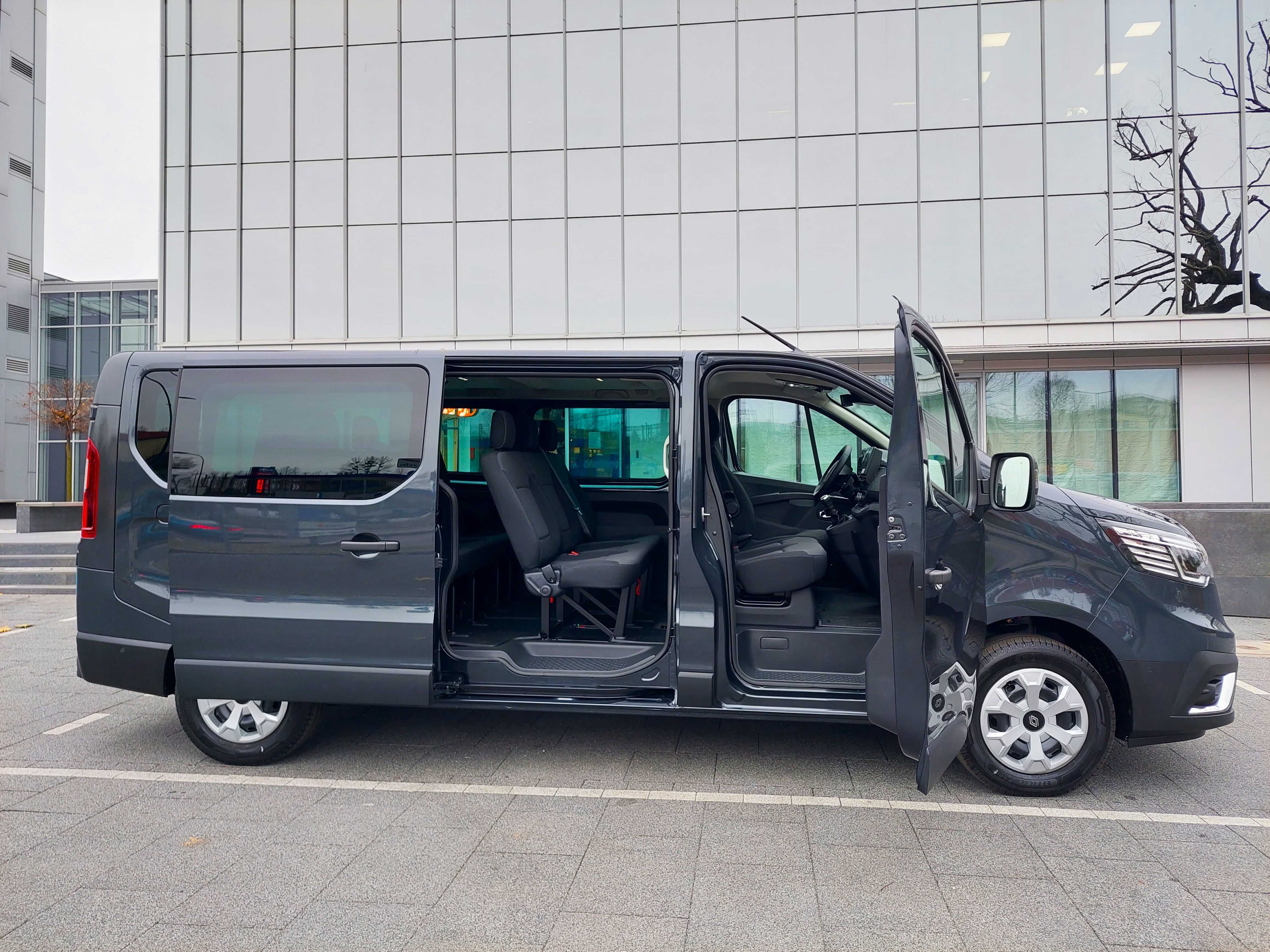 Wynajem bus Renault Trafic Long - 9 osób! Winiety w cenie / hak