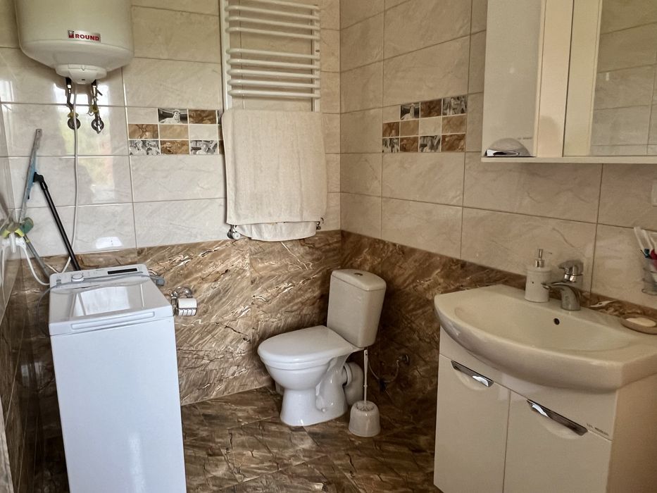 Продам чудовий новий будинок з ремонтом в затишному місці!