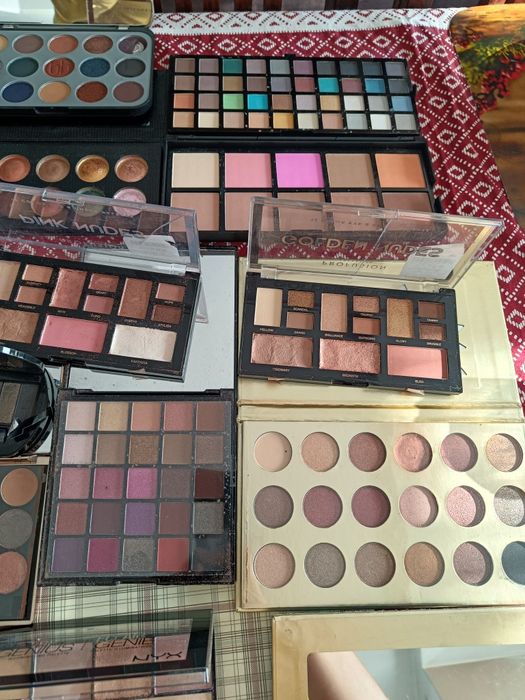 Paleta paletka cienie makijaż Bourjois nars kiko milennials becca