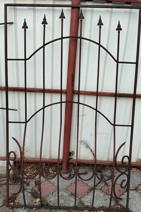 Решетки оконные в отличном состоянии