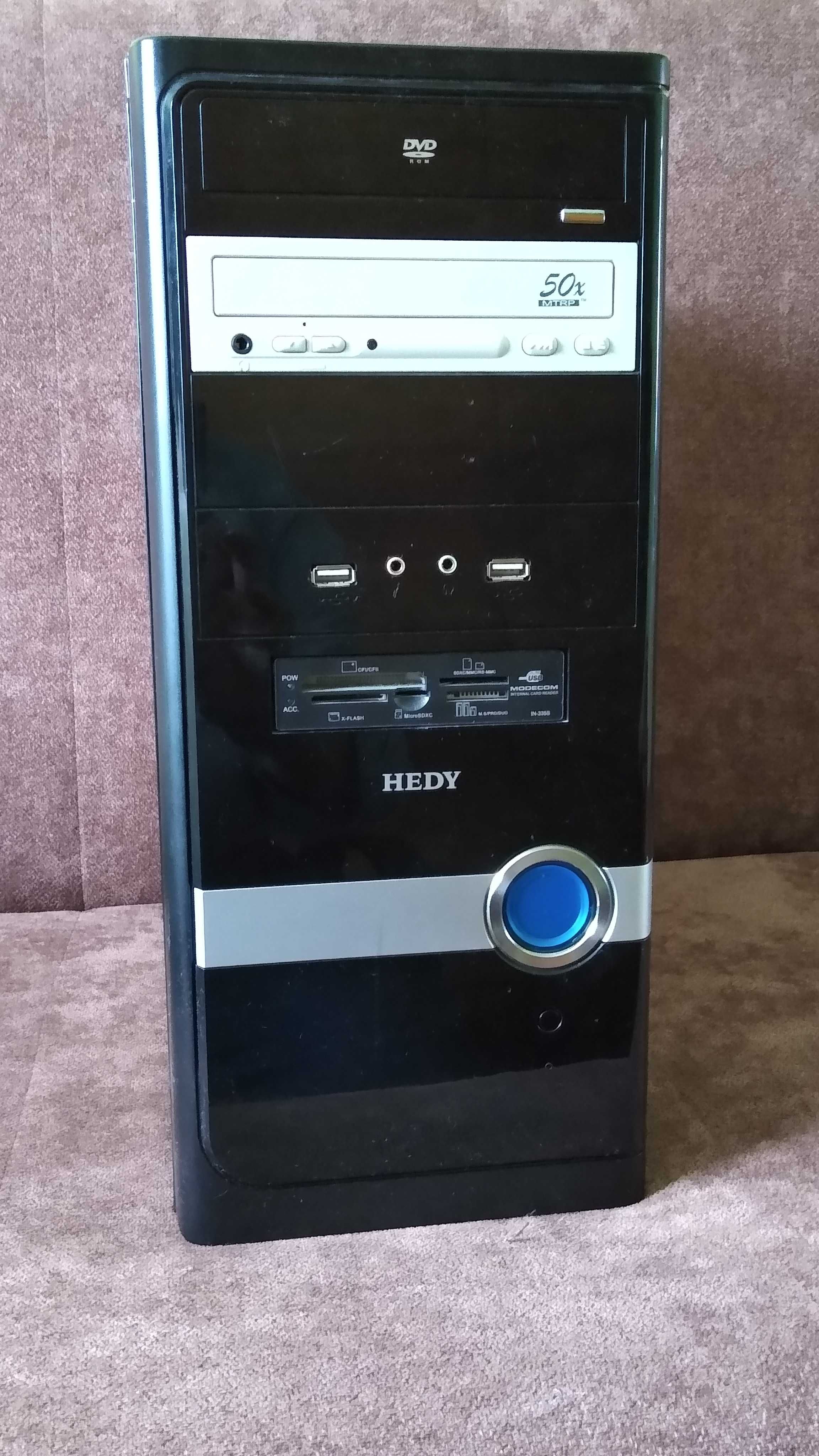 Komputer z monitorem