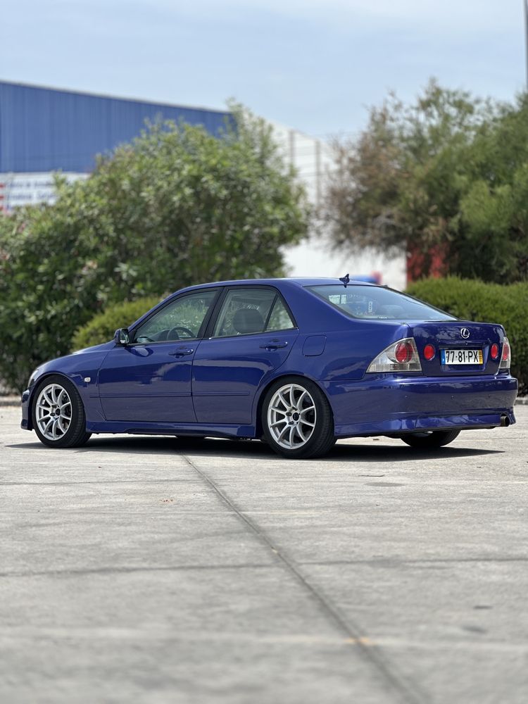 Lexus IS200 (GXE10)
