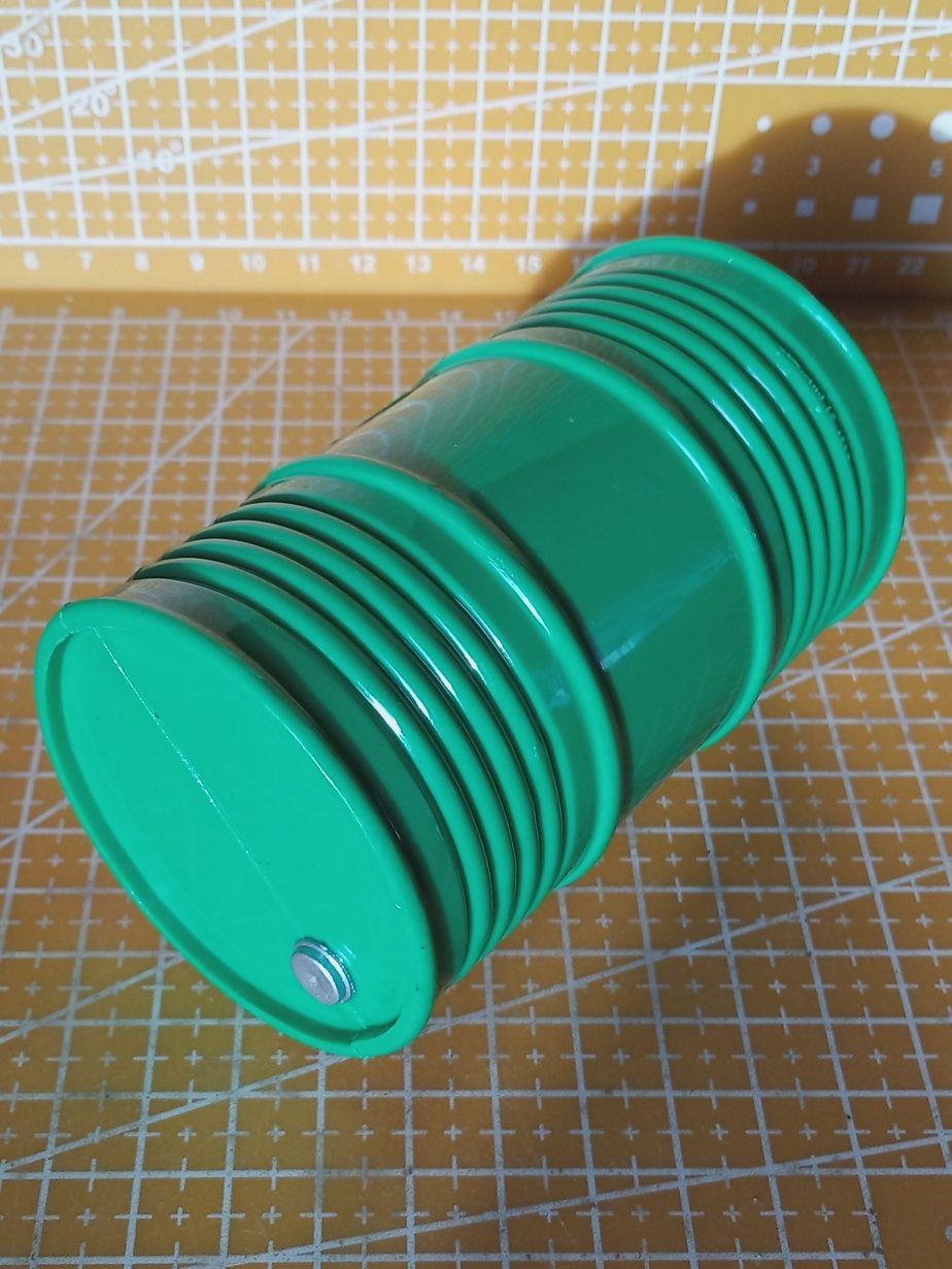 Zielona beczka 96x60mm 1:10 dekoracje do modelu rc TRX SCX AMEWI FMS