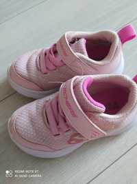 Продам кросівки весна літо на дівчинку Skechers 24 розмір