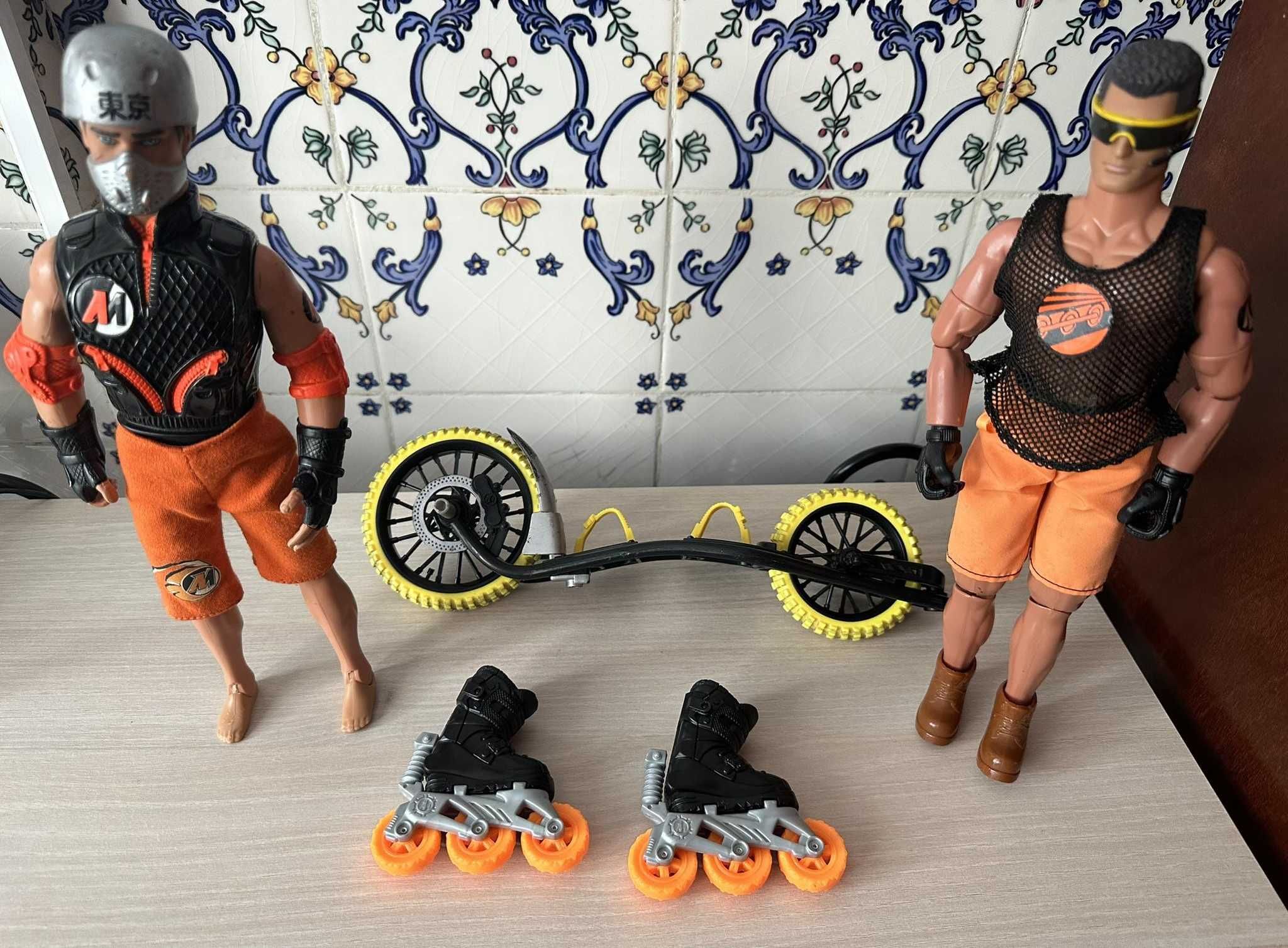 Bonecos action man figuras mota barco skates patins