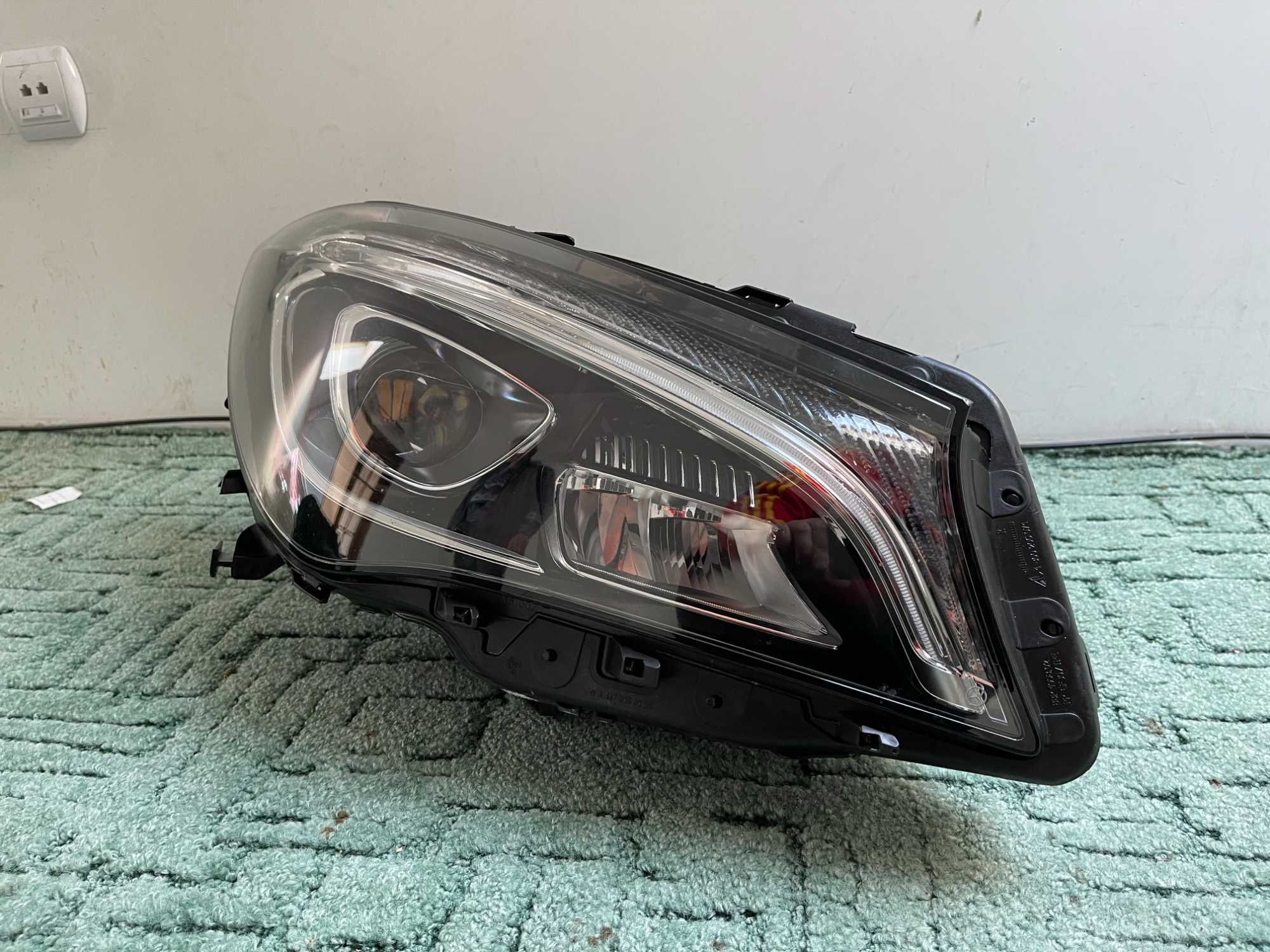 Mercedes CLA-Class W117 2017 - 2020 Фара передняя правая a1178206861