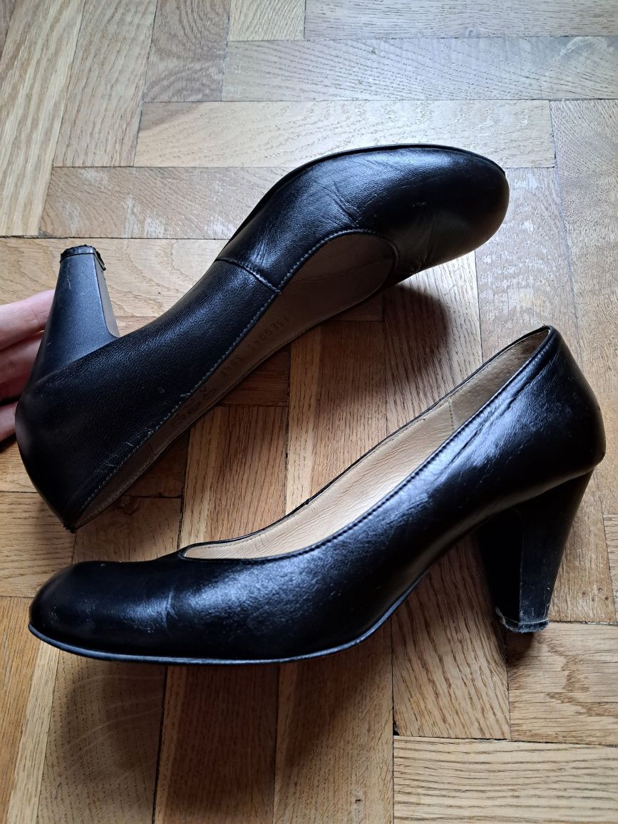 Czarne buty na obcasie, klasyczne czolenka Rylko 38.5