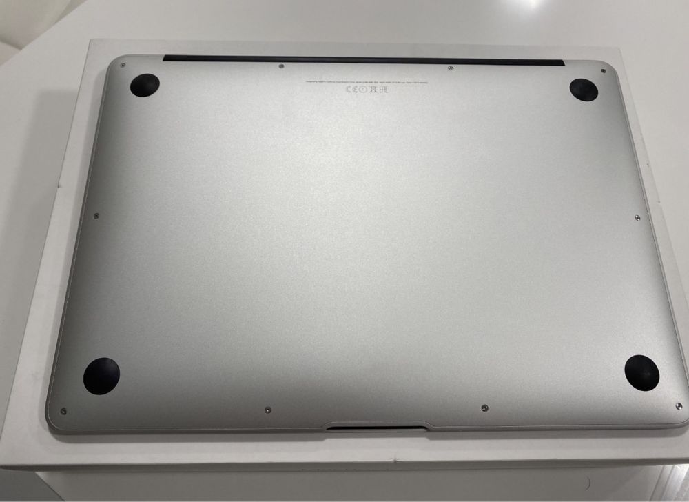 MacBook Air 13” ( i7/8gb/256gb)