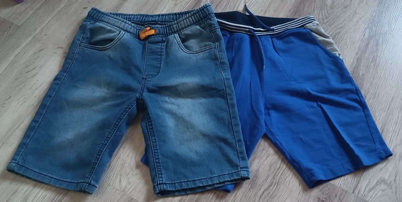Dwie pary spodenek 140/146