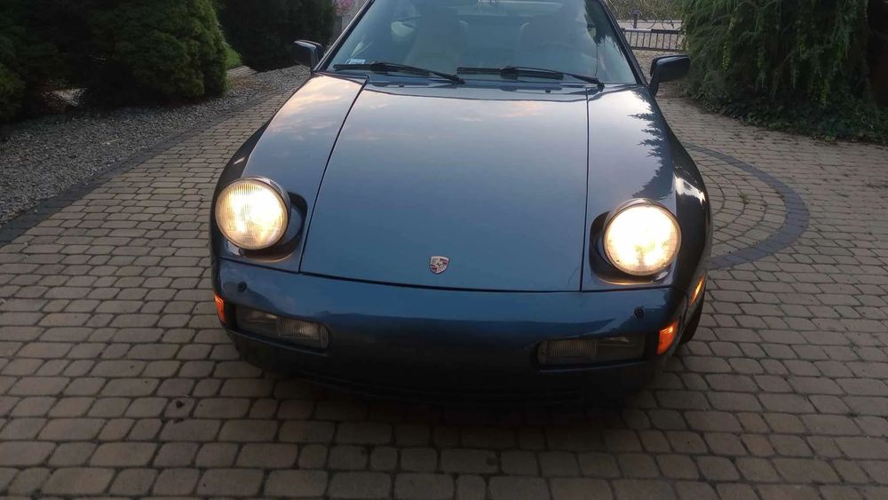Porsche 928
