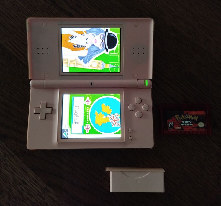 Nintendo DS Lite com dois jogos