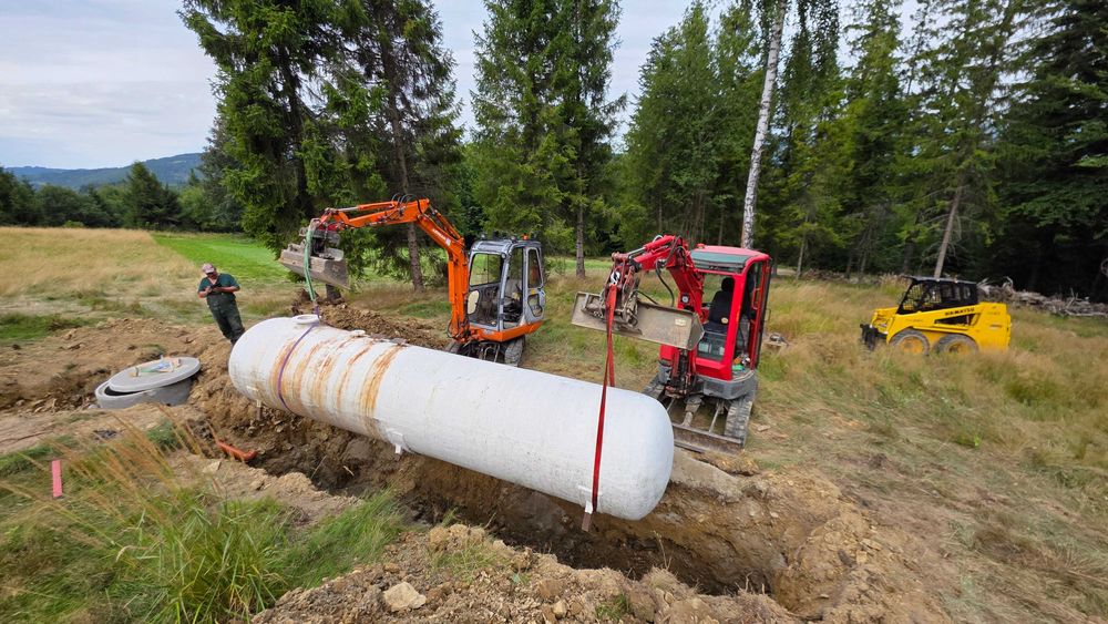 Usługi koparką 2,5t Wiertnica, transport 8t.