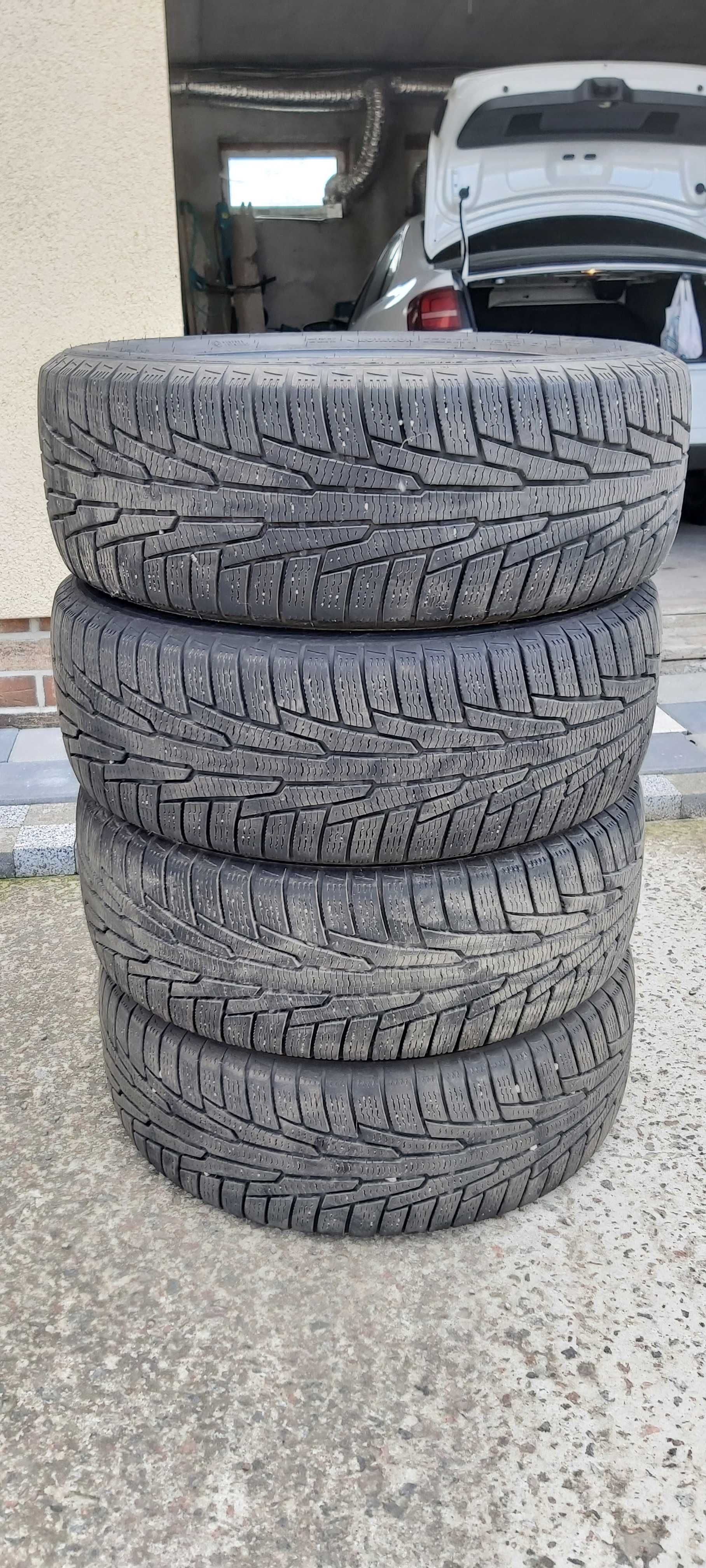 Резина Зимова NOKIAN TYRES NORDMAN 215/55 R17