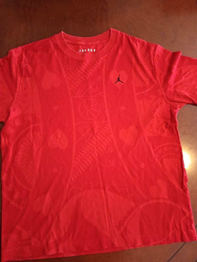 Tshirt	Air Jordan		Tamanho S	usada em bom estado