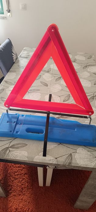 Triângulo de sinalização automóvel