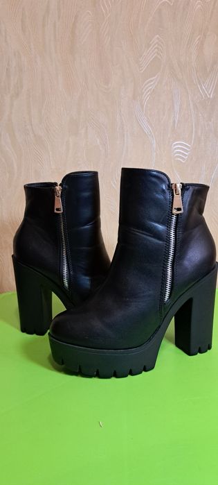 Женские демисезонные ботильоны  на платформе