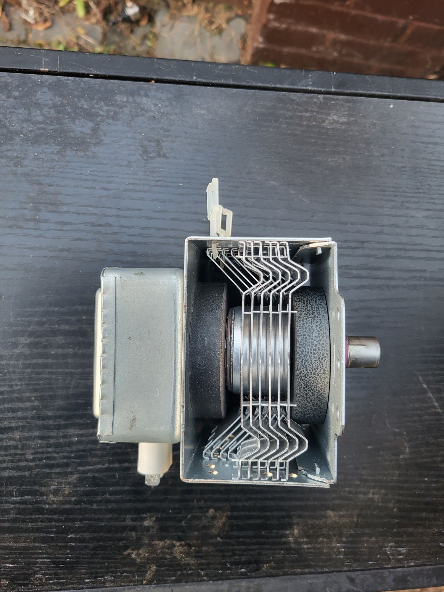 Magnetron części do mikrofalówki Whirlpool c00566.607