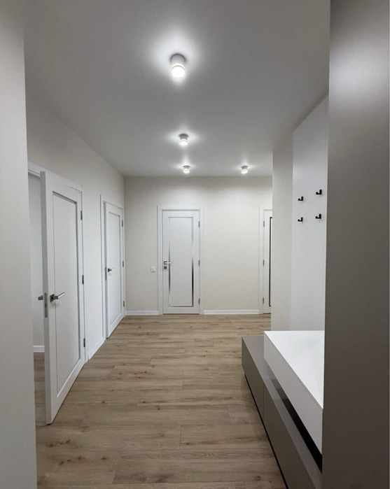 Свіжа сучасна новобудова центральна частина міста