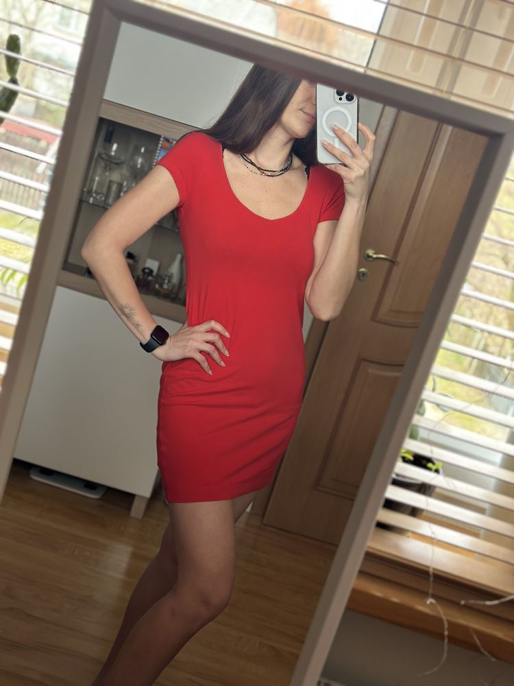 Czerwona dzianinowa sukienka H&M S