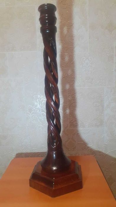 Підсвічник дерев'яний спіральної форми лакований