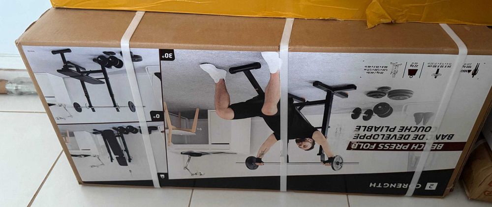 Ginásio metálico: halteres, 93 kg pesos, banco. Não utilizado.