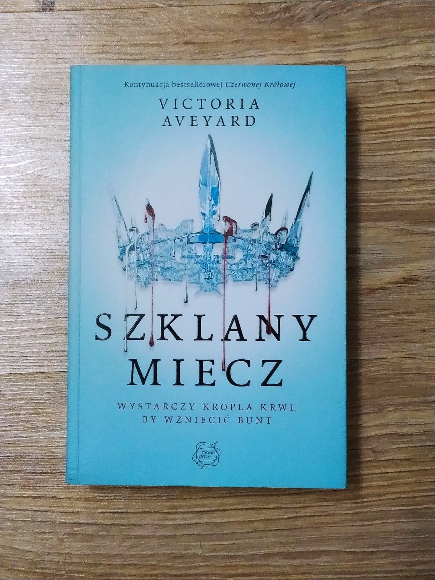 Szklany miecz - Victoria Aveyard