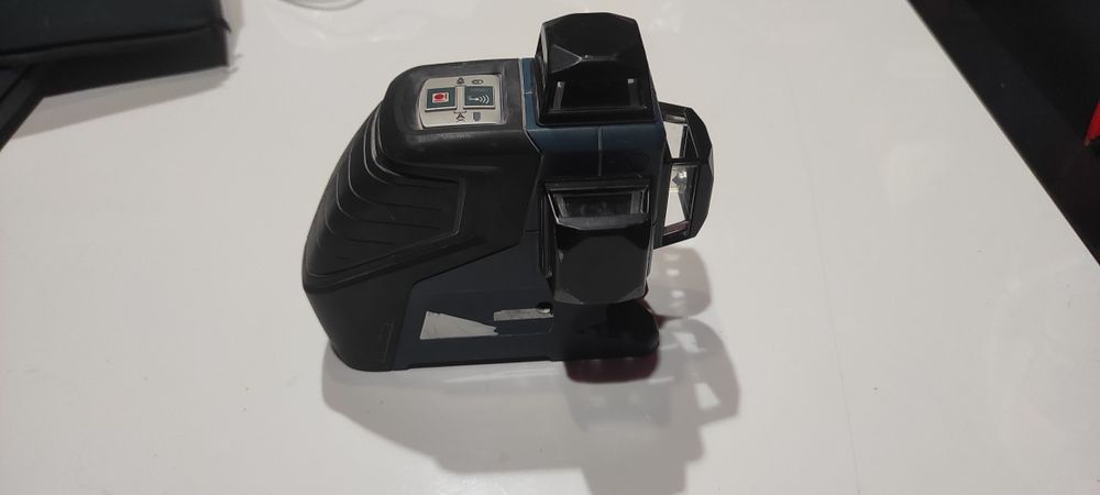 Laser liniowy Bosch GLL 3-80 P po kalibracji, krzyżowy