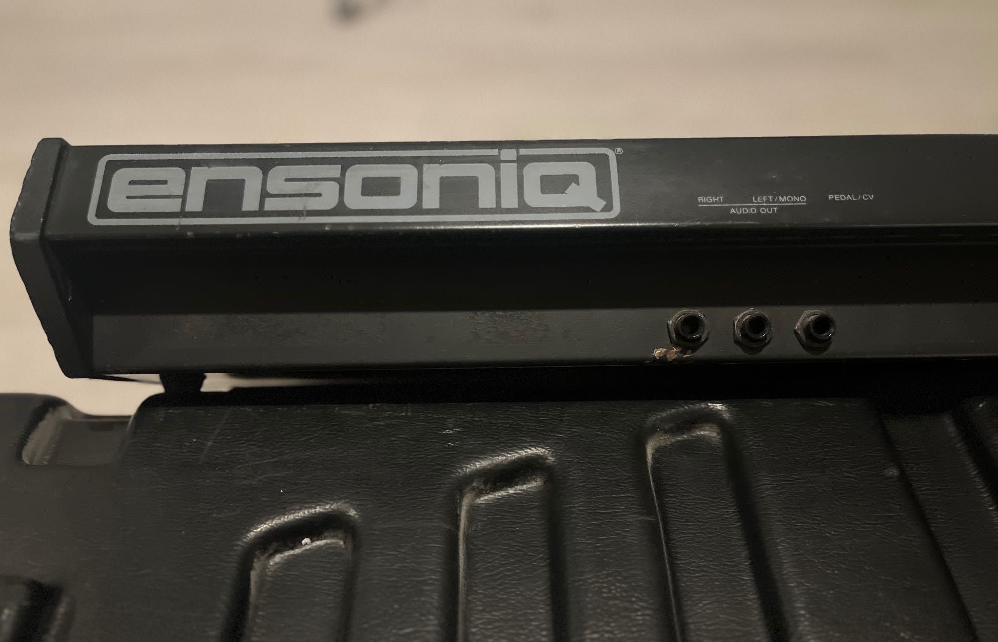 Syntezator Ensoniq ESQ1