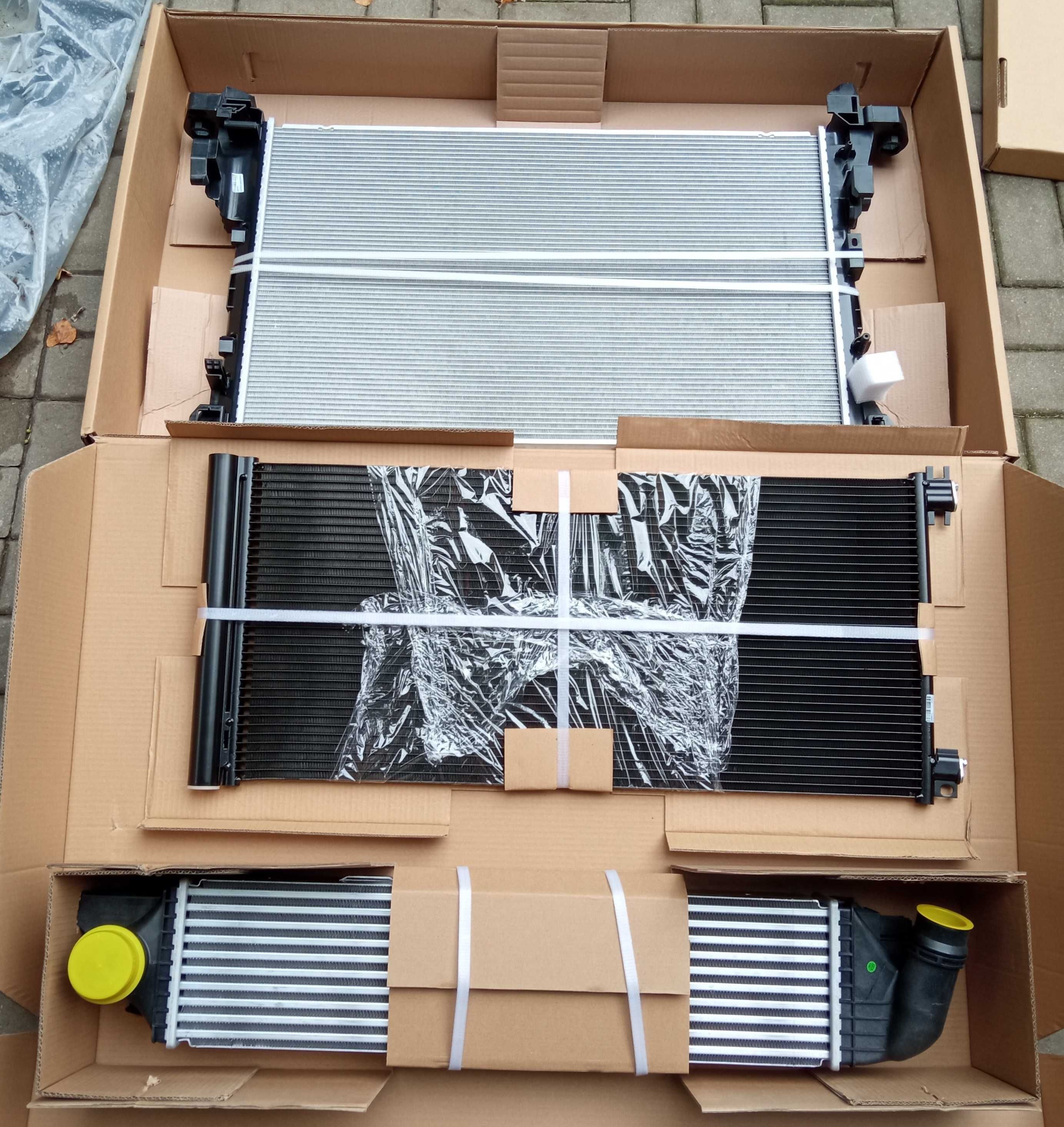 RENAULT TRAFIC III 1,6 D woda klima wentylator nowe
