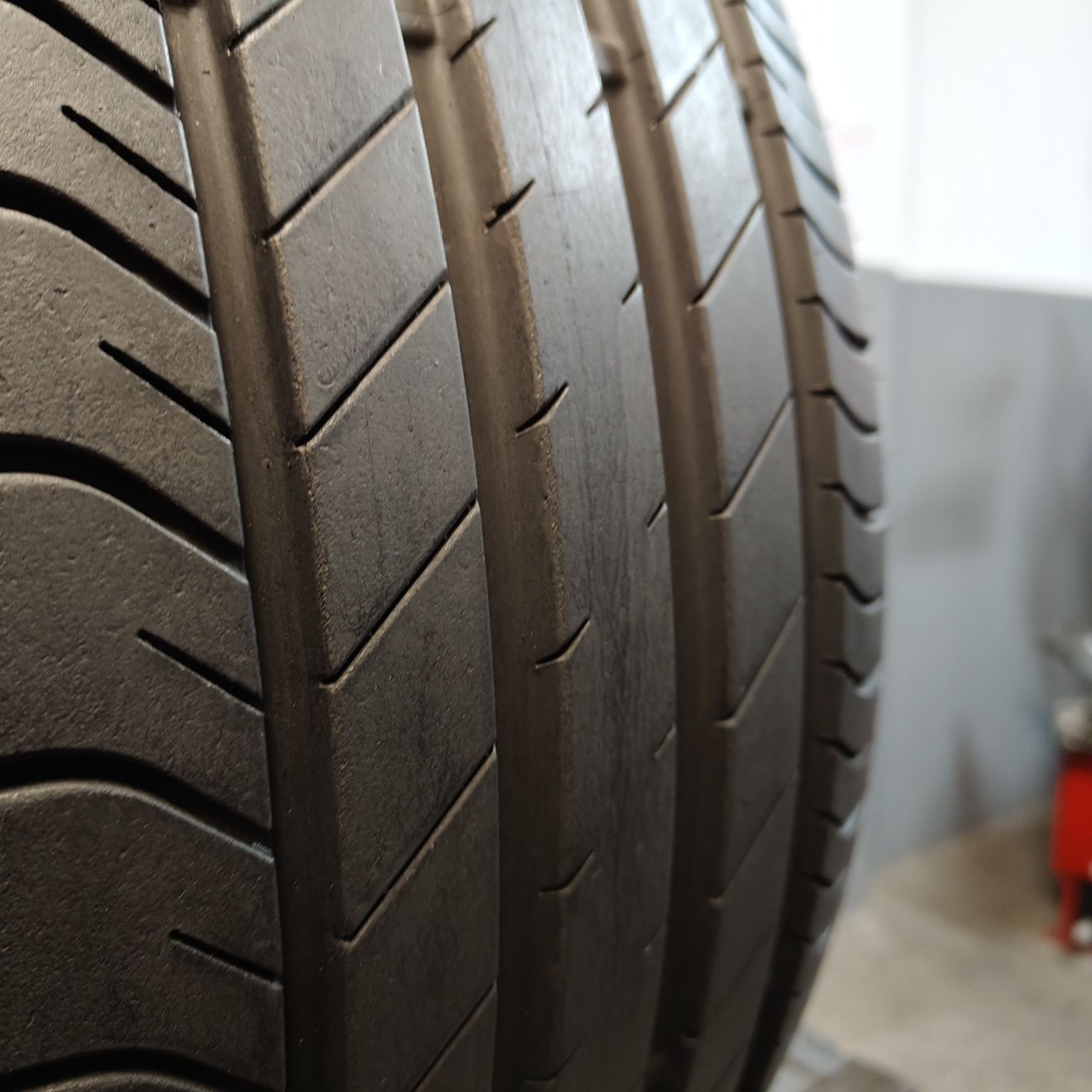 235/45/19 XL Sprzedam parę opon letnich Dunlop