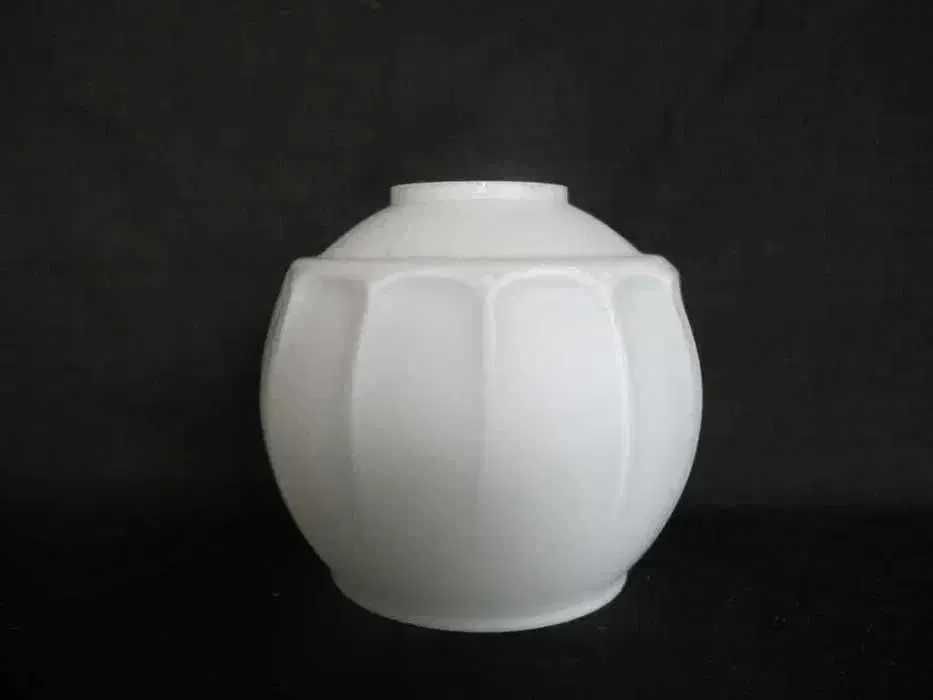 PRL - Szklany klosz mlecznobiały_żyrandol_kinkiet_E 27_