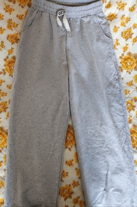 Спортивные трикотажные штаны женский . Новые.