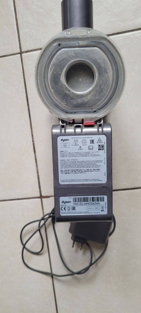 Dyson sv10 пылесос,робочий.