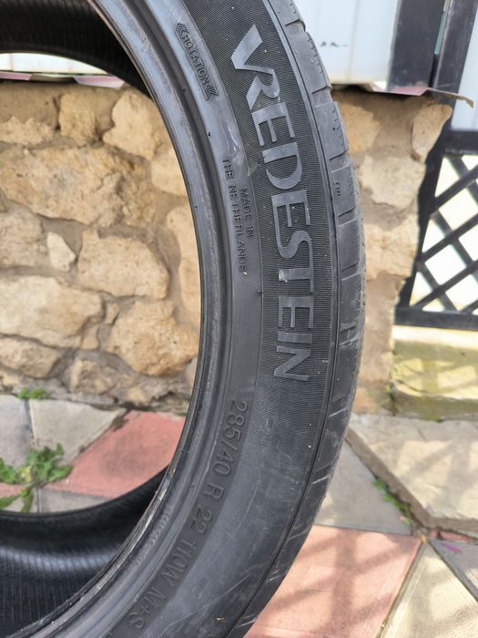 285/40 R22 Зимові шини VREDESTEIN