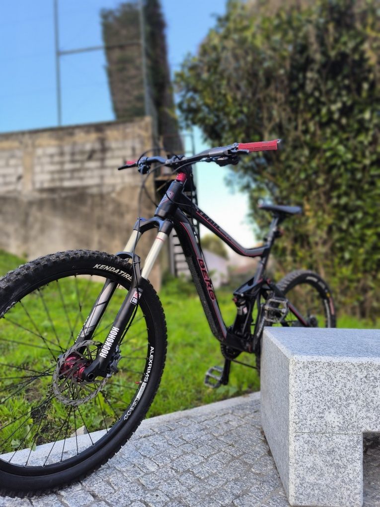 Bicicleta suspensão total