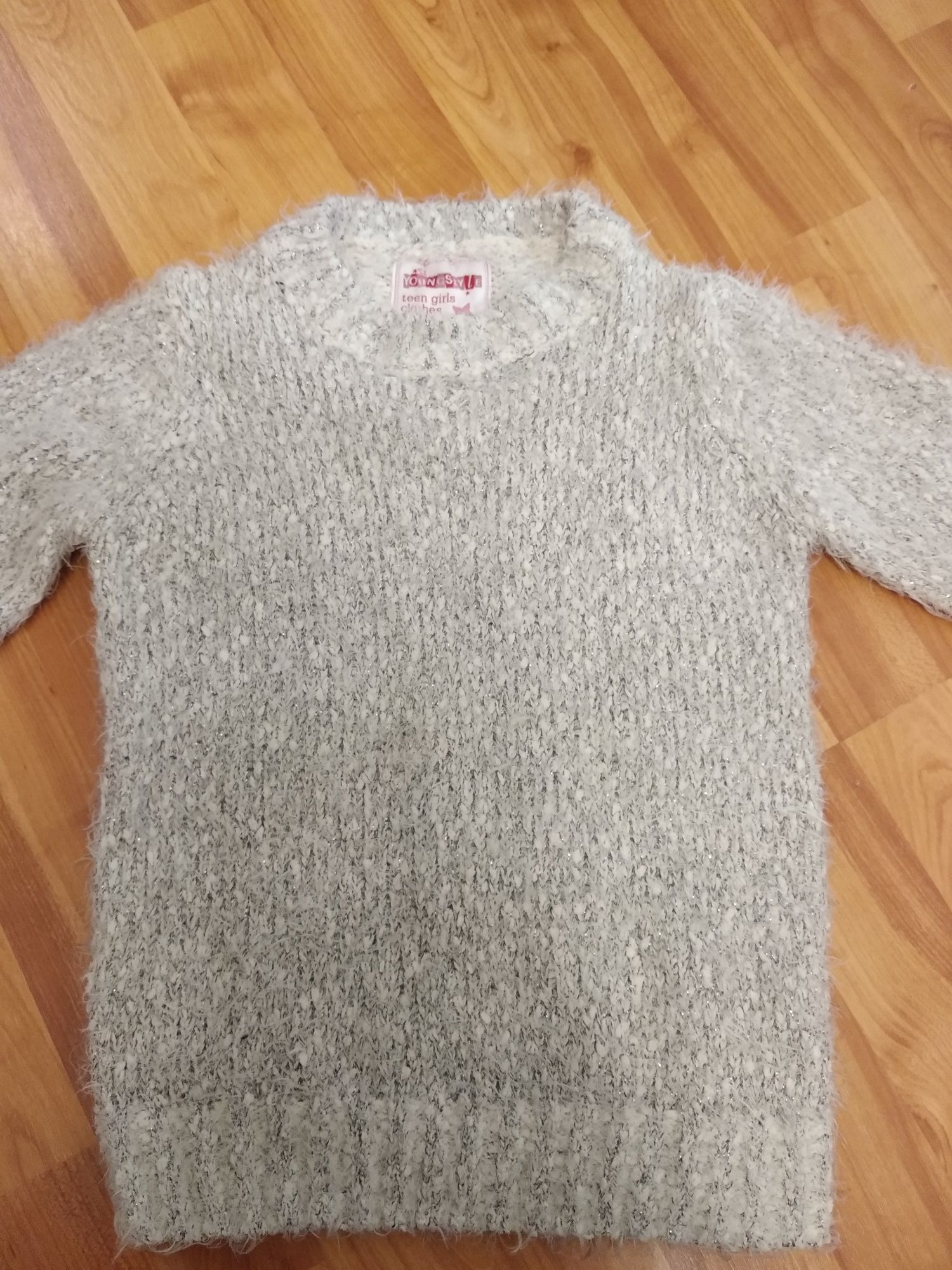 Puszysty sweter 140